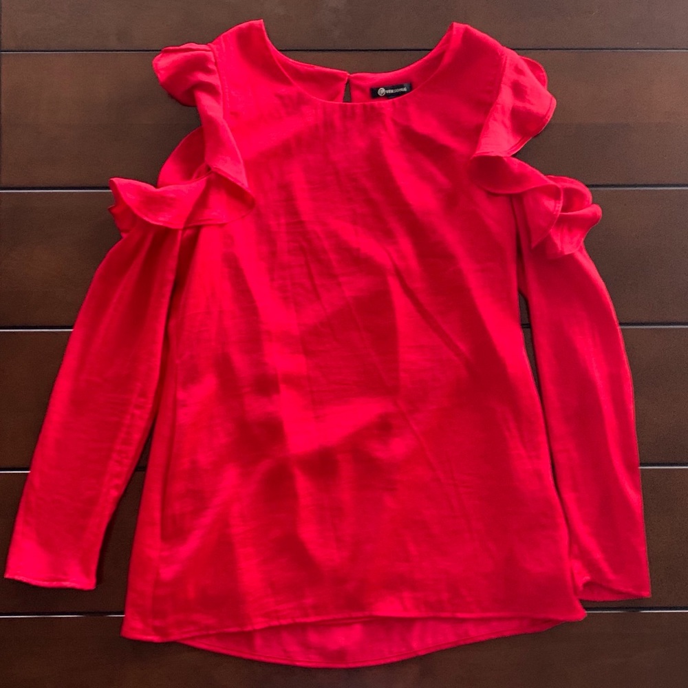 ❤️Red Cut Out Shoulder Versona Top❤️